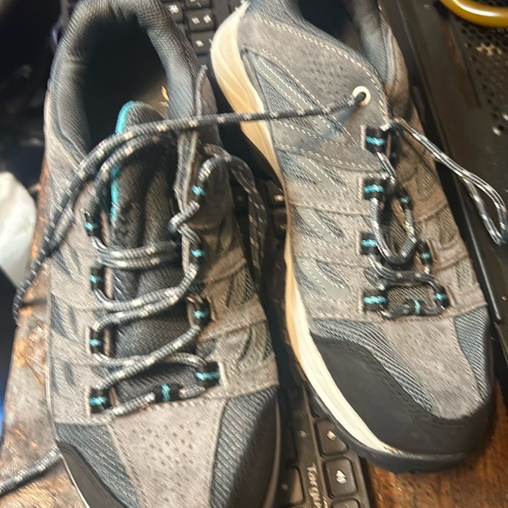 Nice Columbia shoes women’s size 8.5